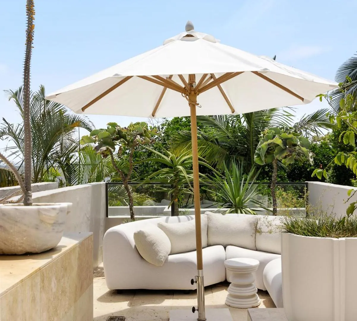 The Sunroom On Noosa Hill With Rooftop Apartment
