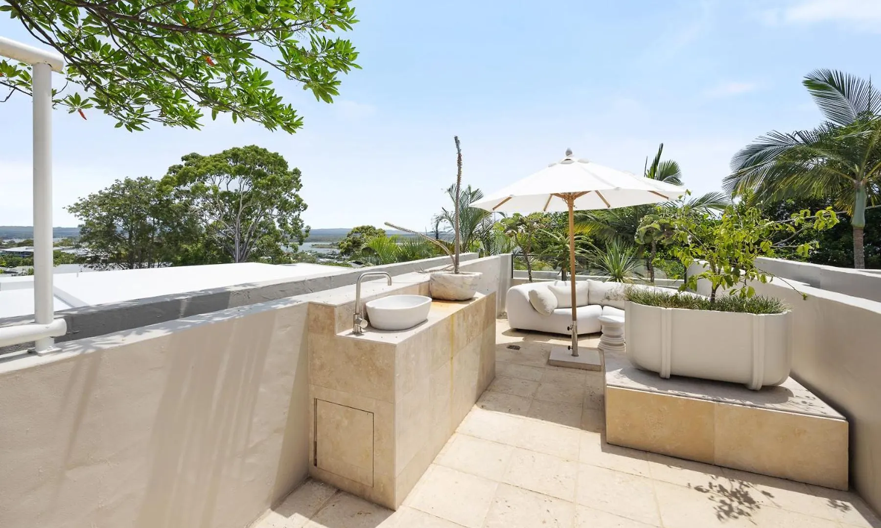 Apartment The Sunroom On Noosa Hill With Rooftop